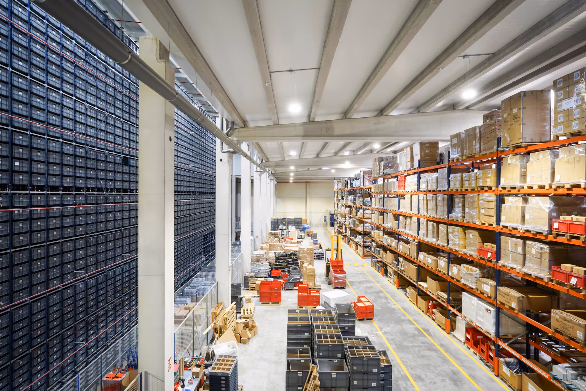 State-of-the-Art Data Warehousing in Life Sciences